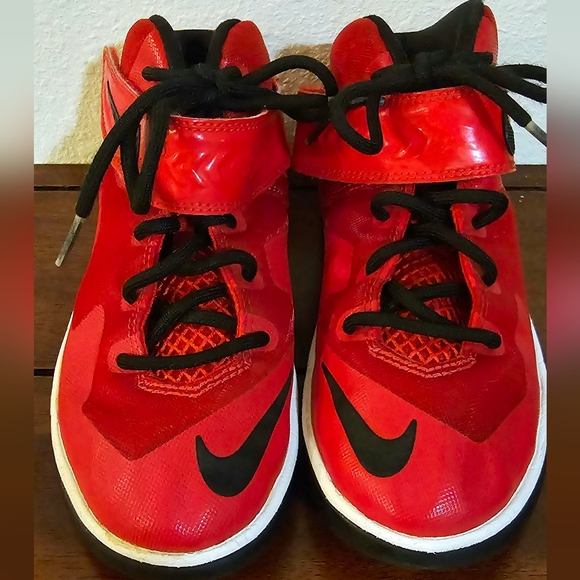 Nike Zoom LeBron James Soldier, size 2 Red Sneakers - Picture 7 of 9